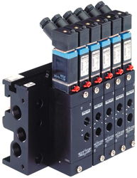 Burkert Type 450, Art. 7024 Multi-way ventiel 5/2 - H/Z - normaal geopend - inlaatpoort 1 verbonden met uitlaatpoort 2, uitlaatpoort 4 verbonden met uitlaatpoort 5, uitlaatpoort 3 gesloten